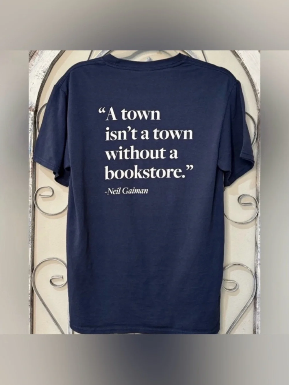 Books-a-Million Men's T-Shirt Size Small #1020